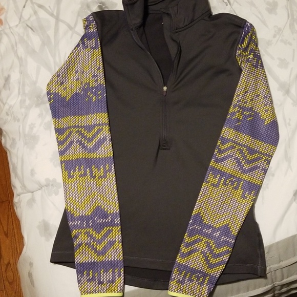 Nike long sleeved workout shirt - Picture 3 of 3